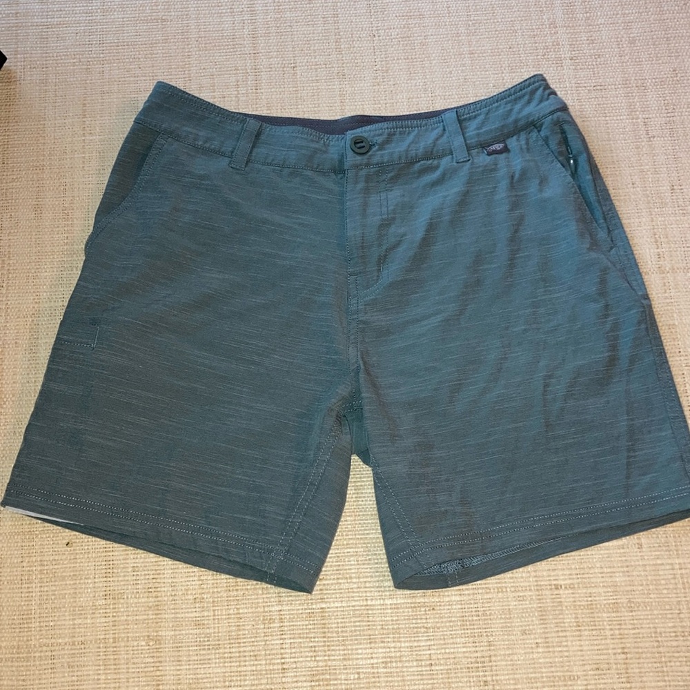 AFTCO 365 Hybrid Chino Short - 7in Inseam. Sz 30 kiwi green.